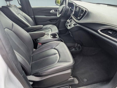 2024 Chrysler Pacifica Hybrid Select S Appearance