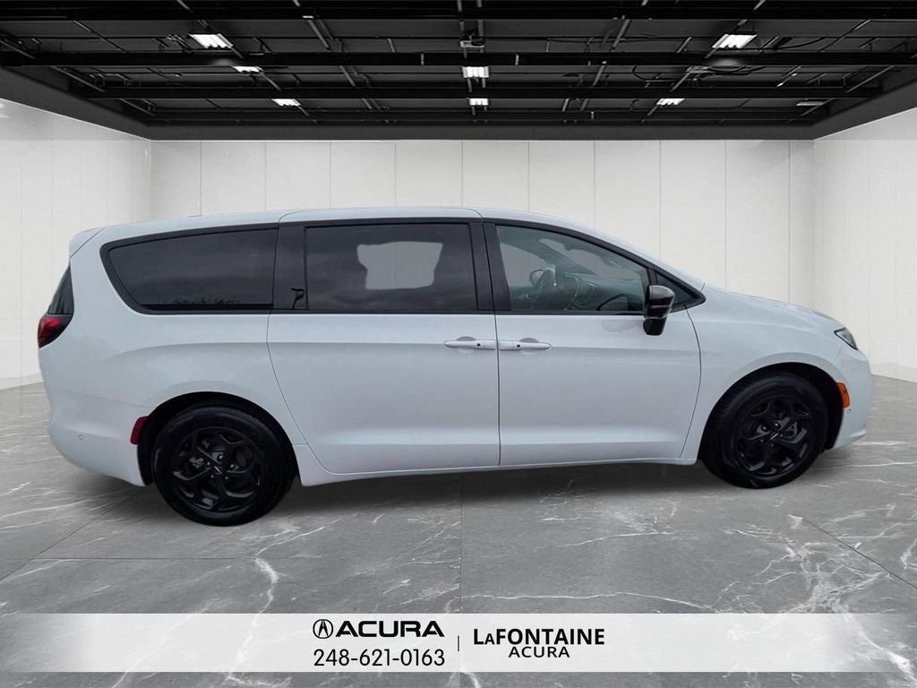 2024 Chrysler Pacifica Hybrid Select S Appearance