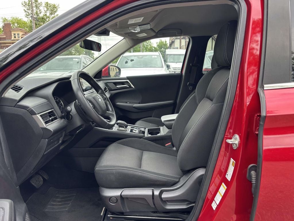 2022 Mitsubishi Outlander ES