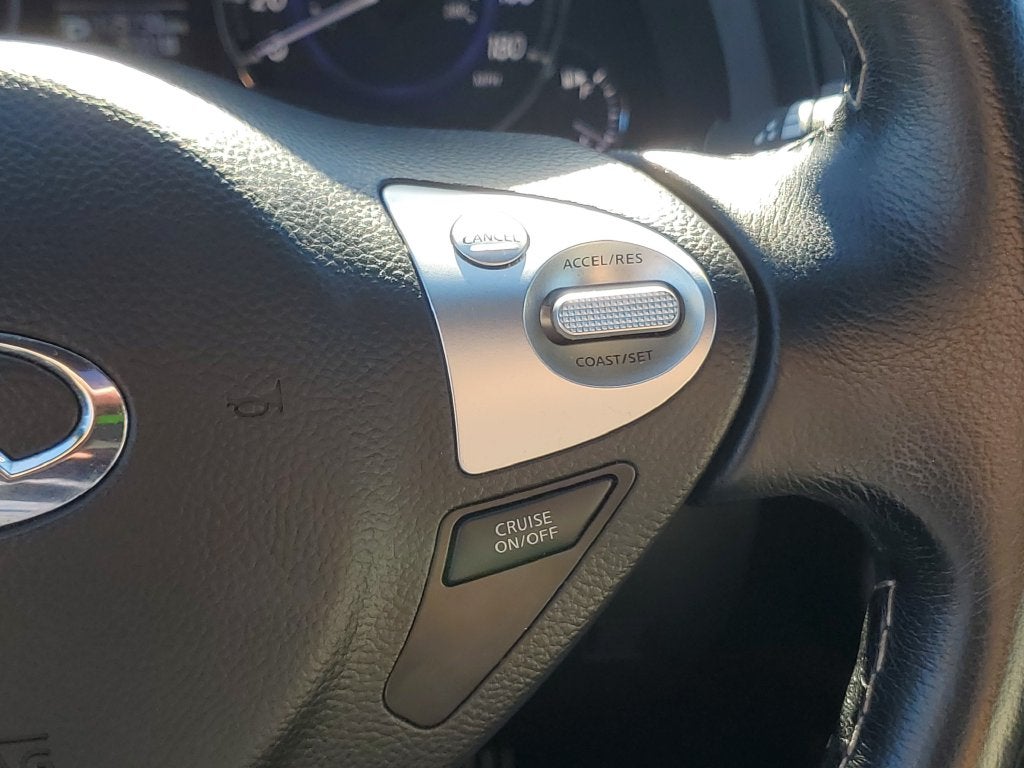 2017 INFINITI QX70 Base