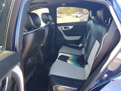 2017 INFINITI QX70 Base