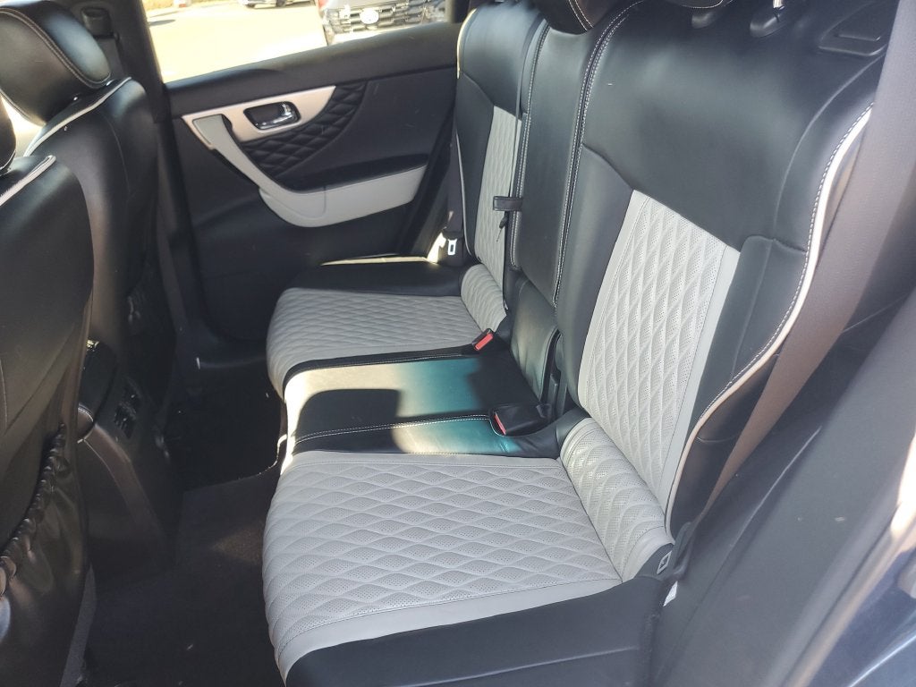 2017 INFINITI QX70 Base