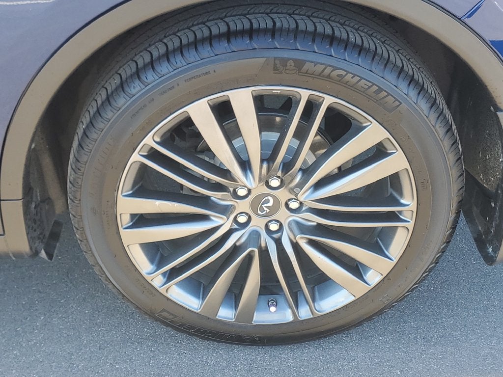 2017 INFINITI QX70 Base