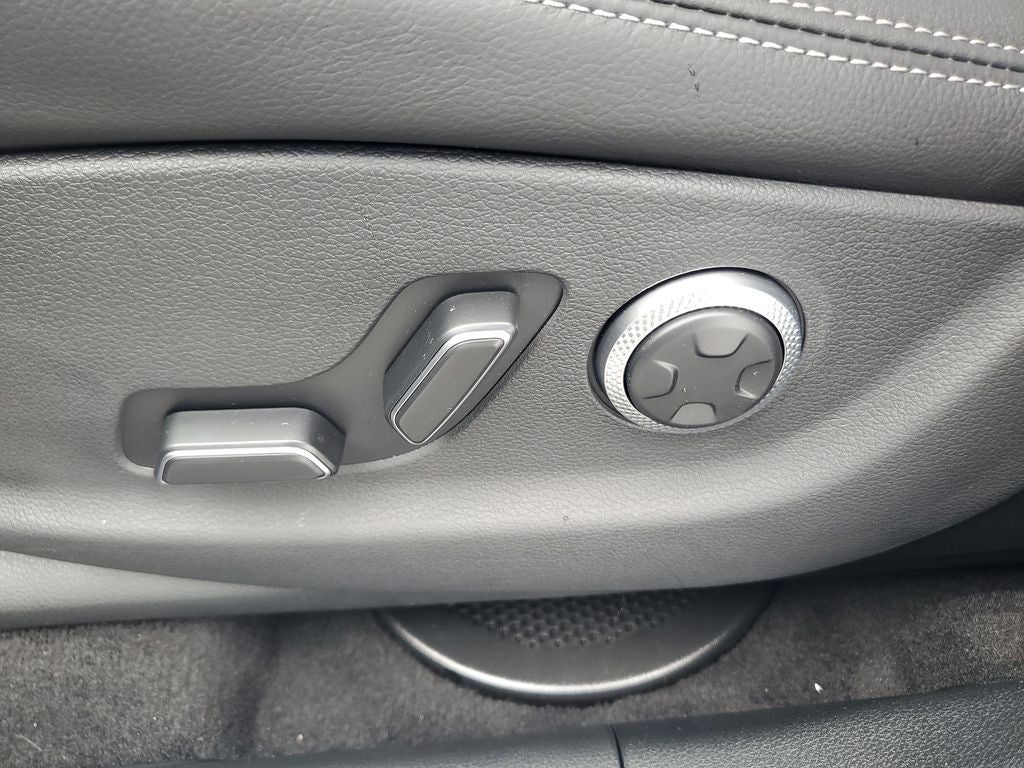 2027 Genesis GV70 2.5T Select