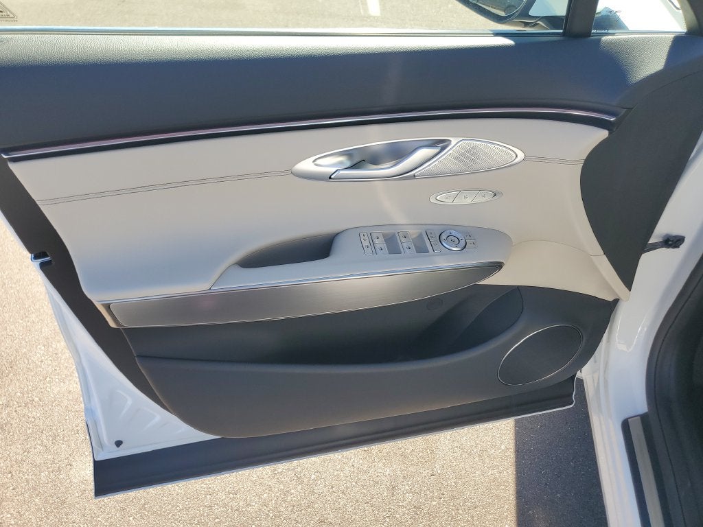 2027 Genesis GV70 2.5T Select