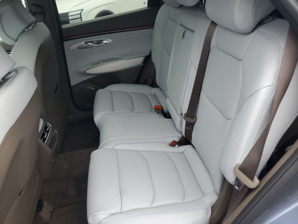 2027 Genesis GV70 2.5T Advanced