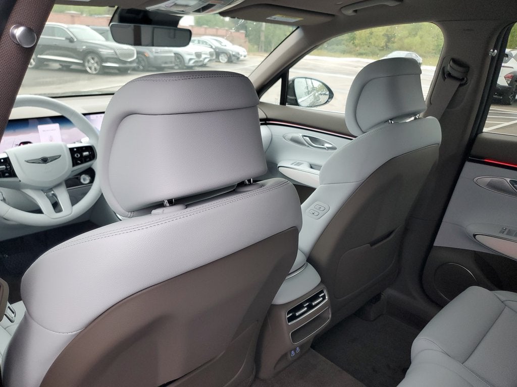 2027 Genesis GV70 2.5T Advanced