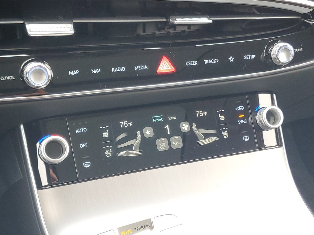 2027 Genesis GV70 2.5T Advanced