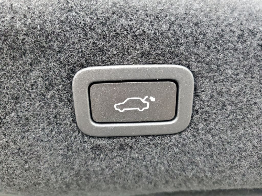 2022 Jaguar XF R-Dynamic SE