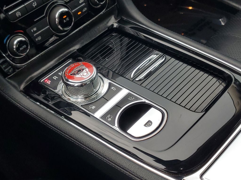 2016 Jaguar XJ R-Sport