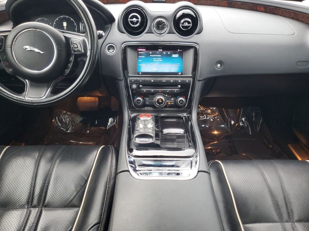 2016 Jaguar XJ R-Sport